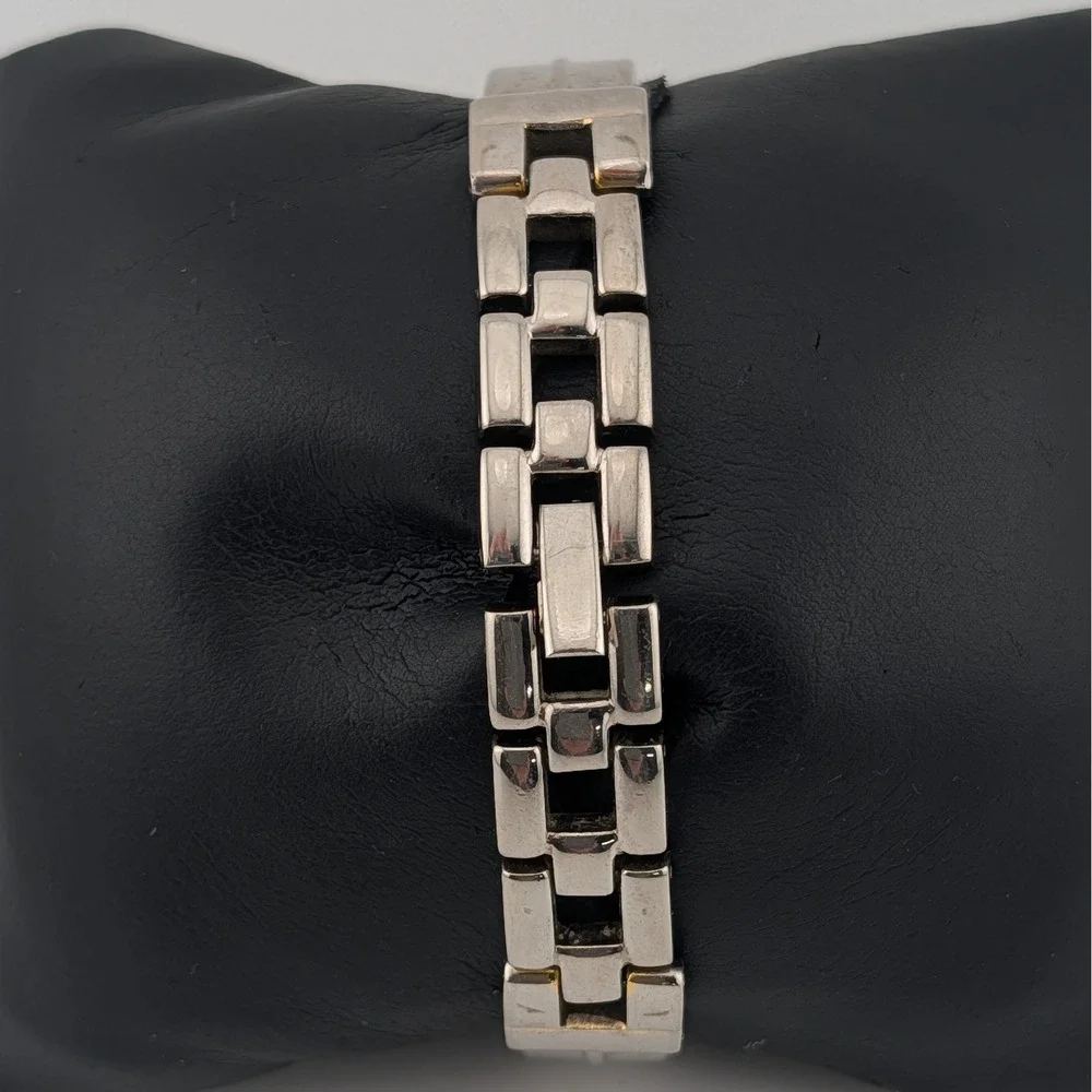 Gruen CR7183 Mother‎ of Pearl Dial Red lucite Bezel Two Tone Bangle Watch